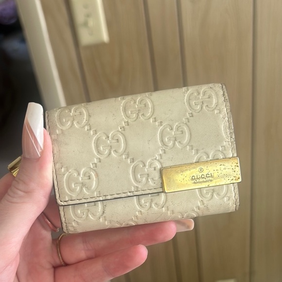 Gucci Cream Key Holder - well loved and priced to sell! - Picture 1 of 5